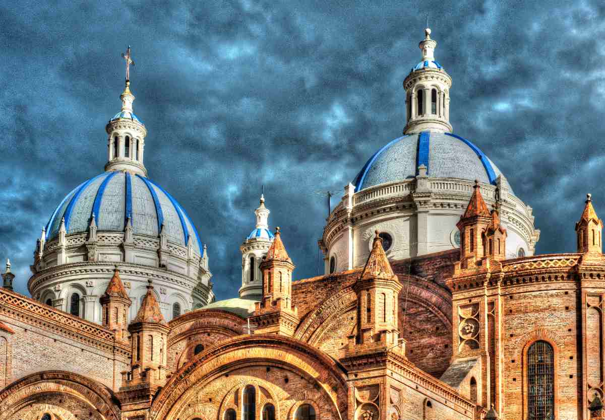Main Cathedral Cuenca, Ecuador.jpg